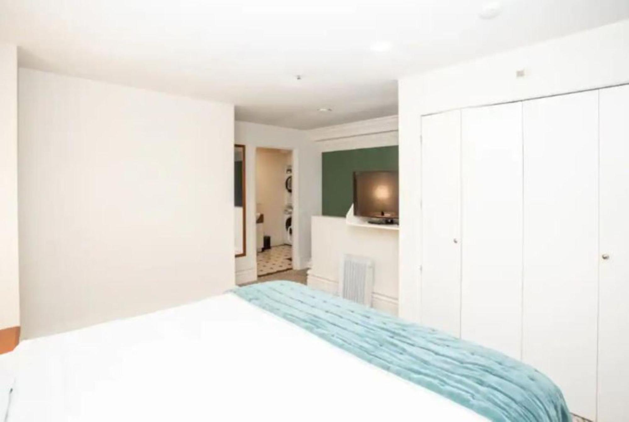 Beauty In The Cbd - 1Bed Free Parking Pool Lägenhet Christchurch Exteriör bild